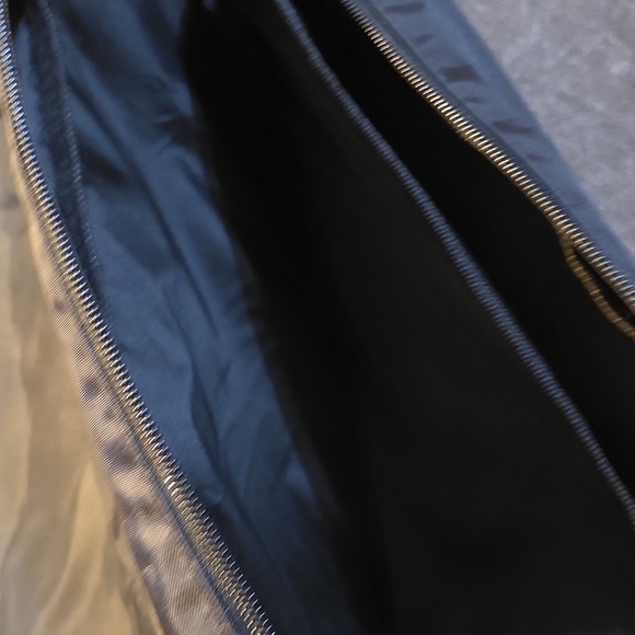 Black Men's Messenger Bag - Picture 8 of 9